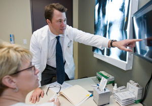 spine surgeon, dr matthew geck and staff at texas spine center