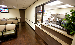 dr stokes, spine surgeon, consults with patient at texas spine center